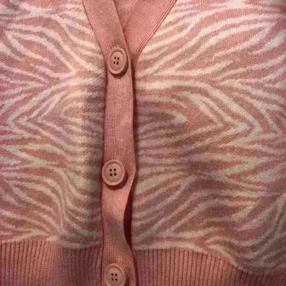 NWOT BCBG Generation Women’s Cropped Cardigan Pink And White Tiger Print… - Picture 5 of 10
